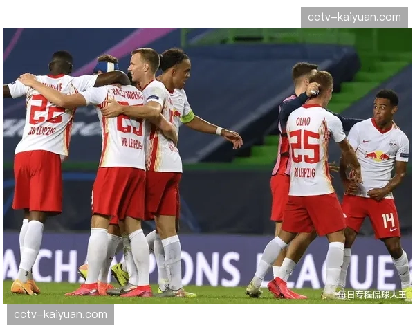 训练动态：莱比锡红牛强化边路套上配合，应对密集防守