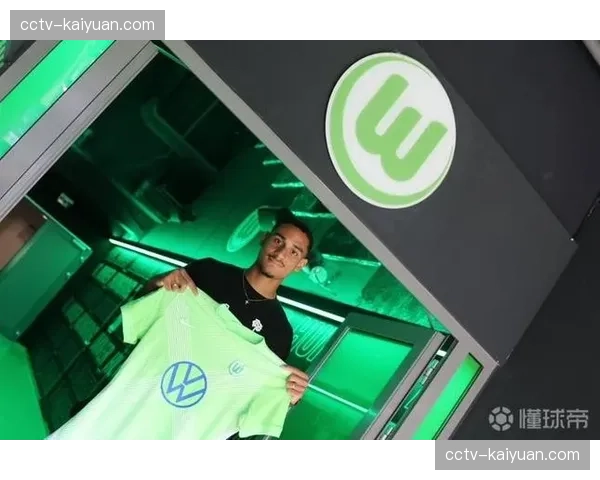 官方：狼堡与36岁中后卫拉克鲁瓦续约一年