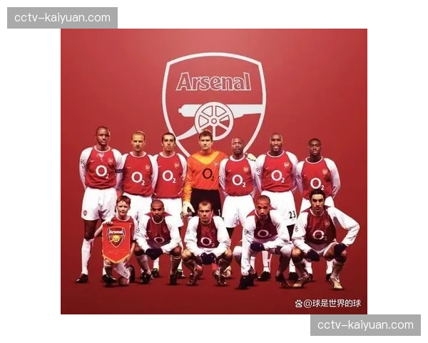 前阿森纳主帅温格重返酋长球场，观战枪手对阵维拉比赛